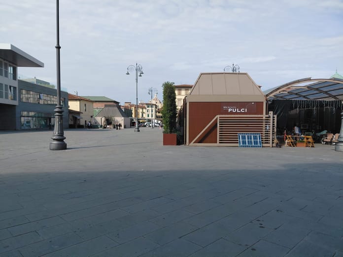 piazza Annigoni, mercato delle pulci