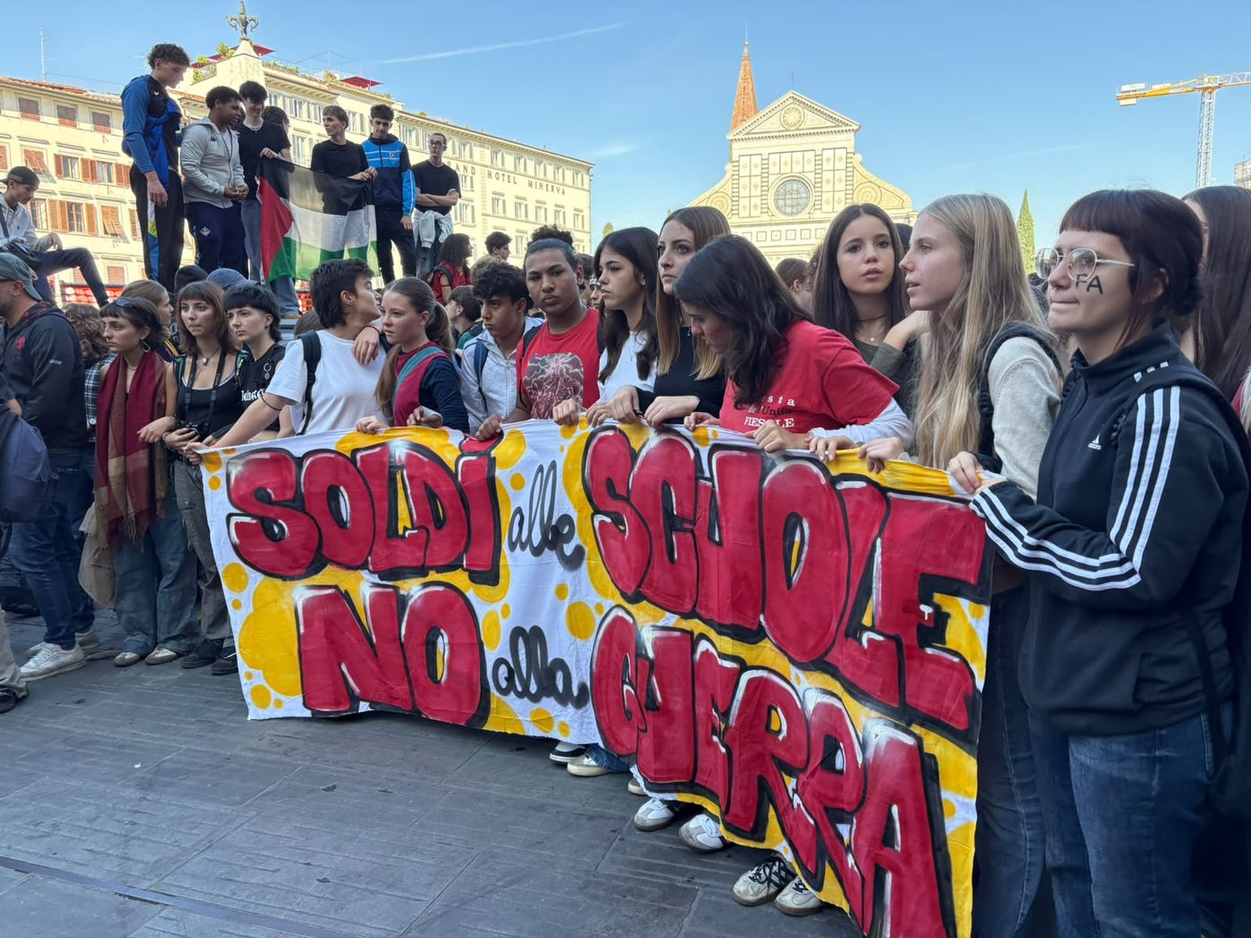 Almeno 2 mila a manifestazione studentesca a Firenze, cori contro Meloni