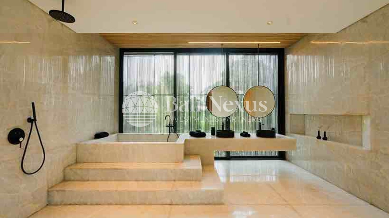 Villa 6BR in Pererenan photo 4