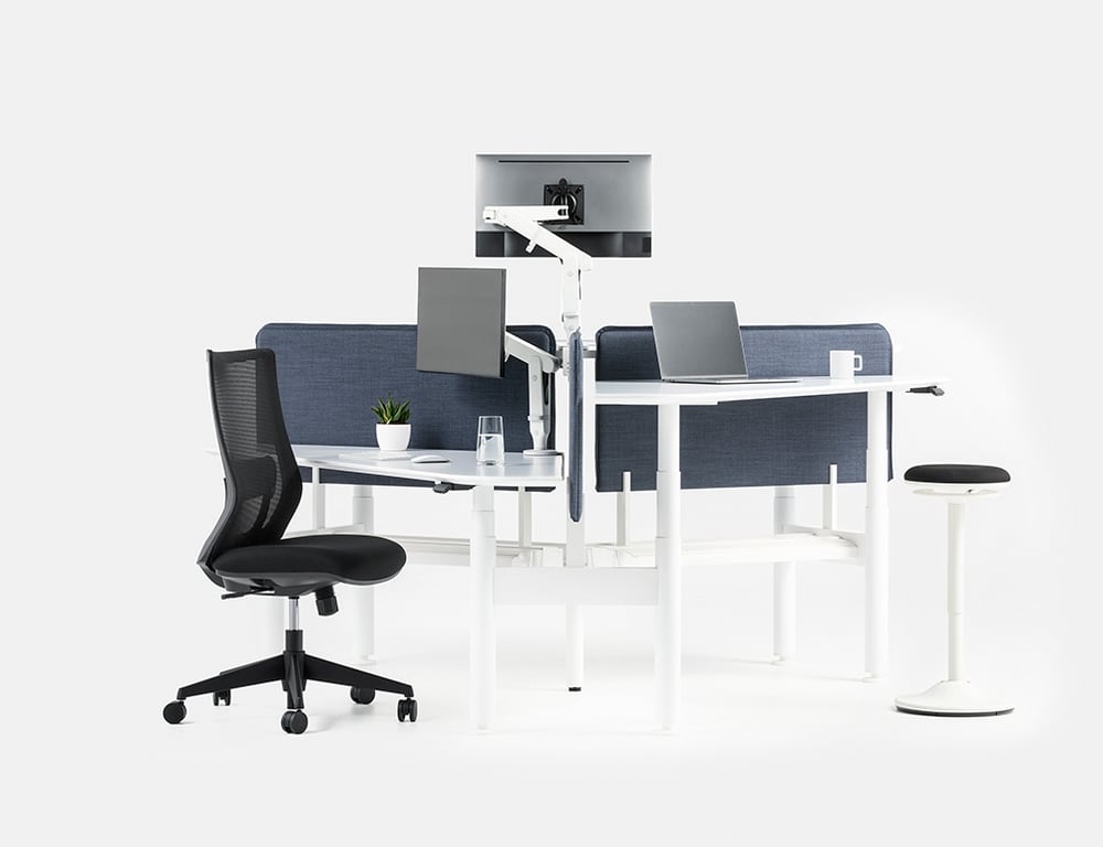AspectFurniture_Zurich 5_120 B2B_Triangle Image of Desk Cluster AspectFurniture Zurich 120Deg Triangle FixedHeight