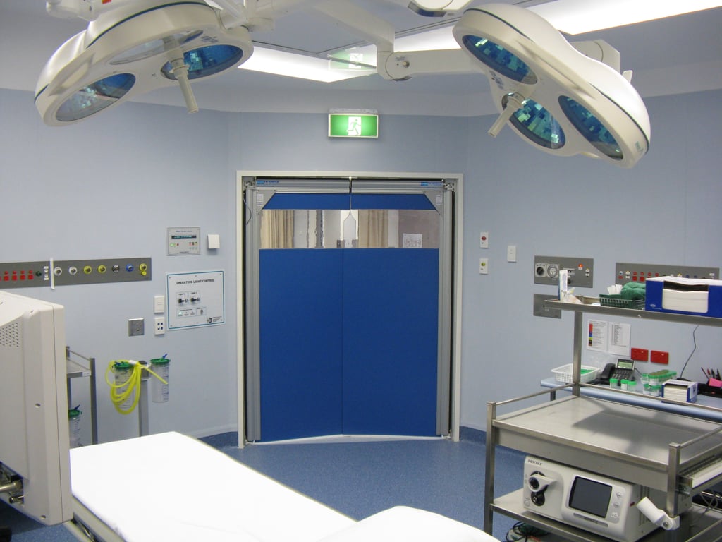 Coldshield 2400 Series hospitalinstall Image of Door Swing Coldshield FlexiblePVC 2400Series Single Frame
