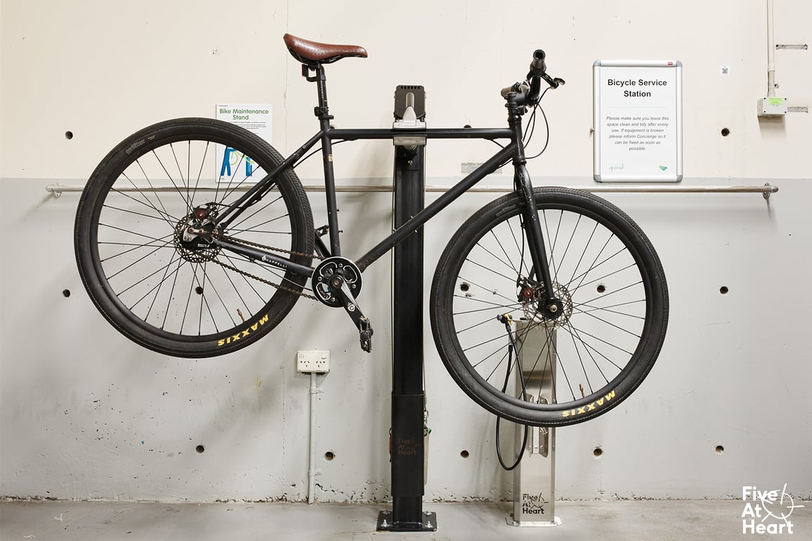 FiveAtHeart DocBrown 1 Image of RepairStand Bicycle FiveAtHeart DocBrown