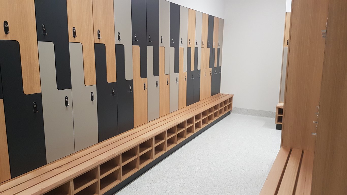 20190410 154642 Image of Locker Laminate IntraSpace Step HighBase