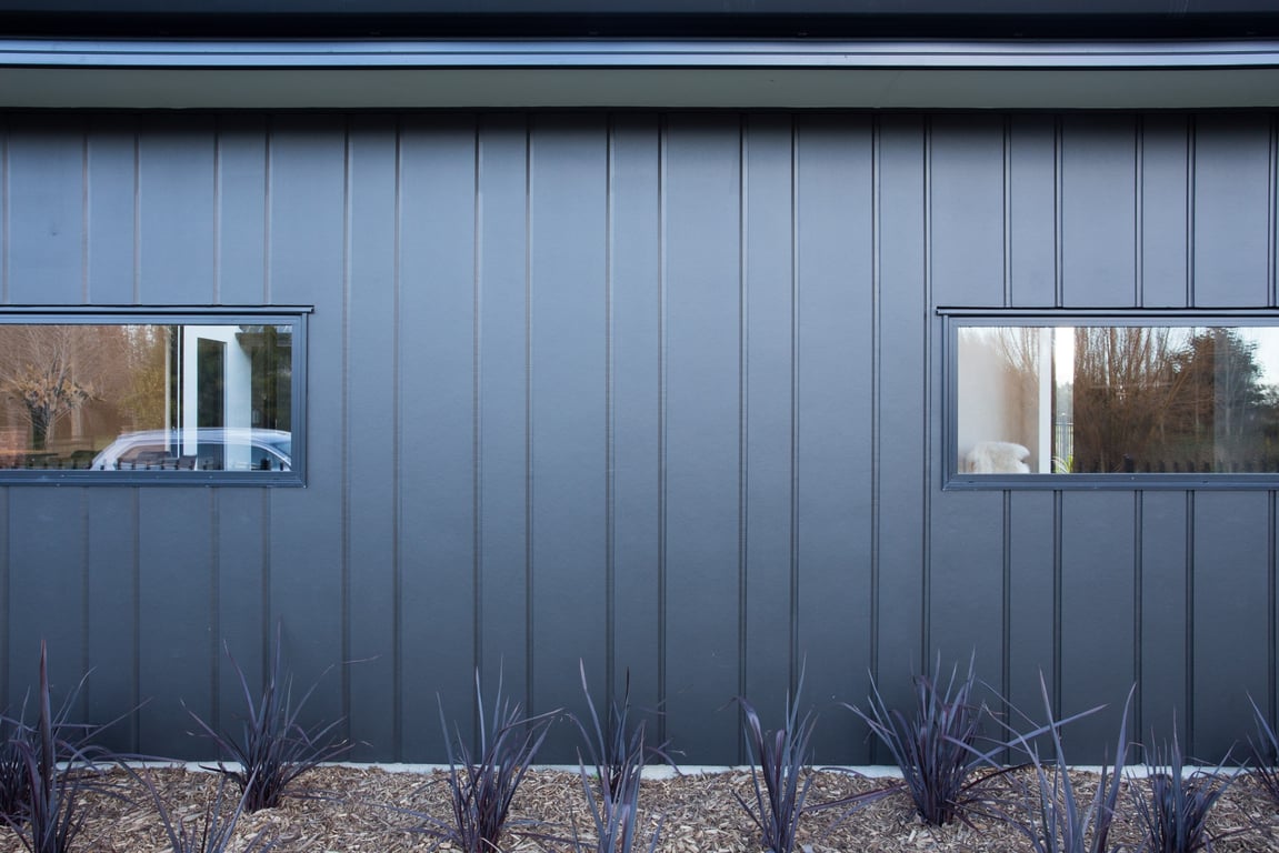 Hardie Oblique Cladding-vertical-exterior-cromwellhouse-newzealand-jameshardie Image of Cladding Board JamesHardie HardieObliqueCladding Vertical 300 200 GreyPebble