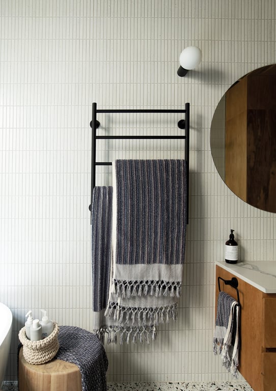 RA870MB Phoenix Radii Towel Ladder 550 x 740mm Round Plate Hero RGB Image of TowelRail Ladder Phoenix Radii 550 RoundPlate