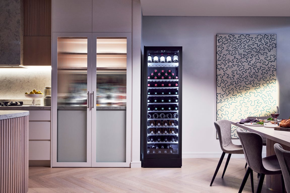 210325 HUMANN Vintec HeroWide180 0065 Image of Refrigerator Freestanding Vintec Premium Wine 126Bottle TelescopicShelves