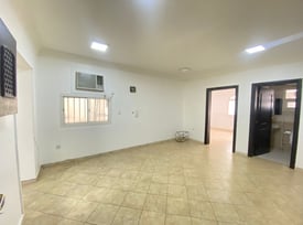 3 Bedroom Unfurnished for Rent located in Doha Jadeed - Apartment in Salaja Street