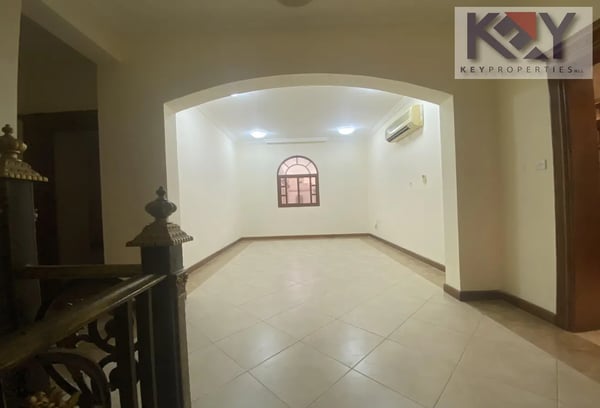 Compound villa 3 bed + 1 maid + backyard. - Villa in Al Waab Street