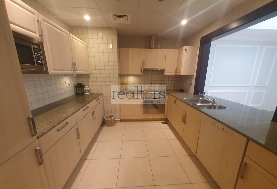 1 Bedroom Apartment |Balcony| Semi Furnished - Apartment in East Porto Drive