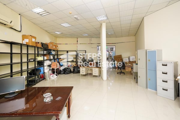 Commercial Shop for Rent in Doha - Shop in Banks street