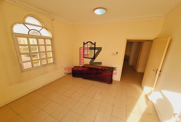 4 Bed rooms villa for QR. 9000 - Old airport road - Compound Villa in Old Airport Road