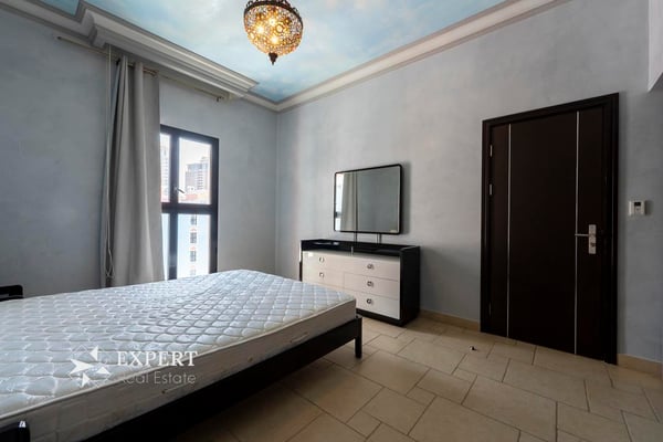 Canal-View Apartment in Qanat Quartier, Pearl - Apartment in Qanat Quartier