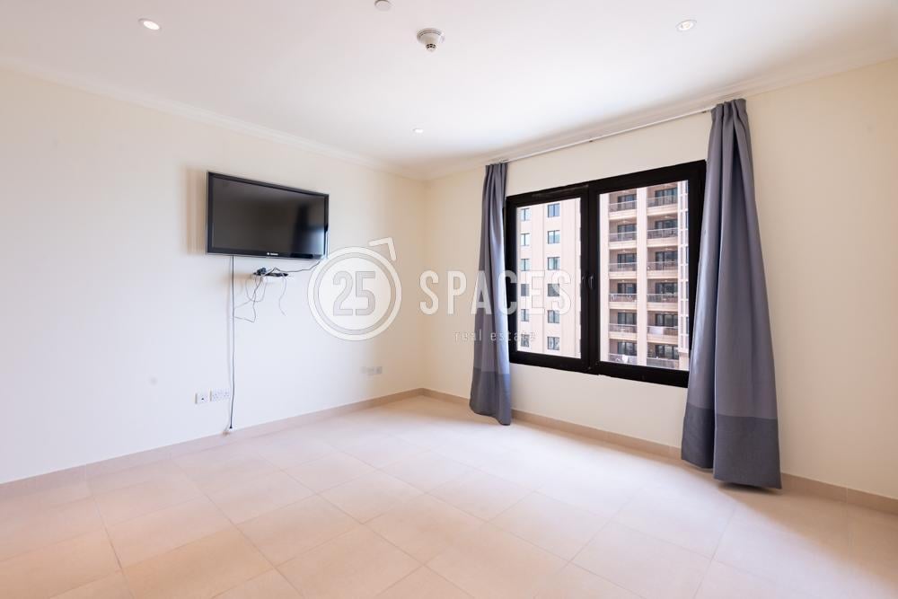 Furnished One Bdm Apt. with Balcony in Porto - Apartment in West Porto Drive