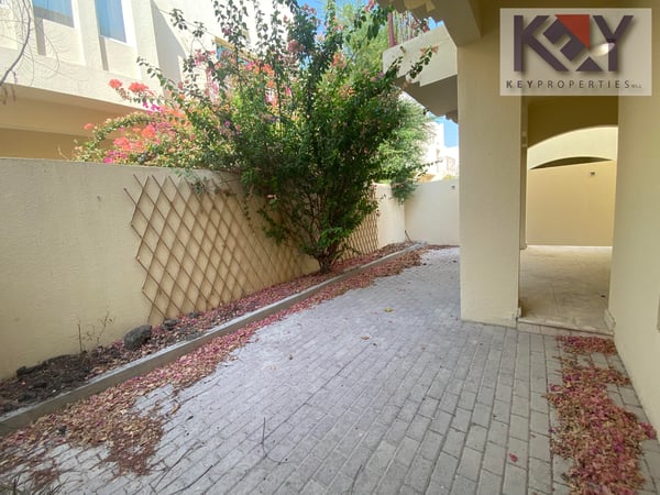 Compound villa 4 bed + Maids + backyard - Villa in Al Waab Street