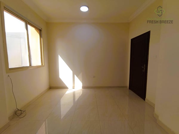 Spacious 2 BHK Un Furnished On Prime Location - Apartment in Umm Ghuwalina