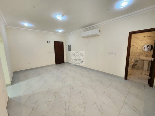 Un-furnished 2 bhk in madina khalifa south - Apartment in Madinat Khalifa South