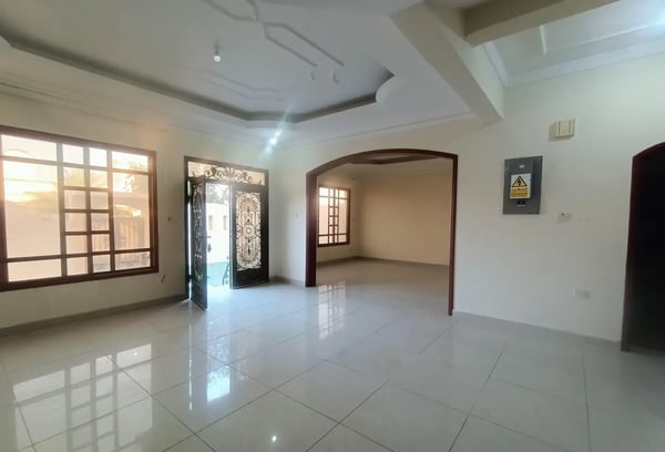 6 BEDROOM STANDALONE VILLA IN AIN KALID - Villa in Ain Khaled