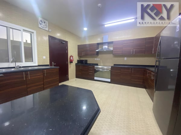 SF Compound Villa 5 bed + Store + backyard - Villa in Al Hanaa Street