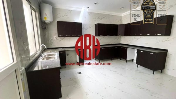 GREAT DEAL | 7 BDR + DRIVER | RENTED FOR 2 YEARS - Villa in Al Ebb