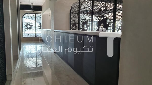 THREE STOREY SHOWROOM, PERFECT FIT FOR A RESTAURANT - ShowRoom in Salwa Road