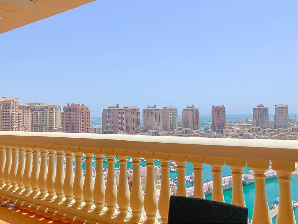 3BHK semi furnished apartment in tower 5 Porto Arabia - Apartment in Porto Arabia