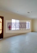 Three Storey Six BR Compound Villa with Amenities - Villa in Al Aziziyah