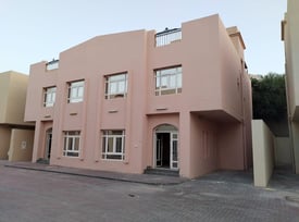 Luxurious Villa for sale in Um Obairia - Villa in Umm Al Amad