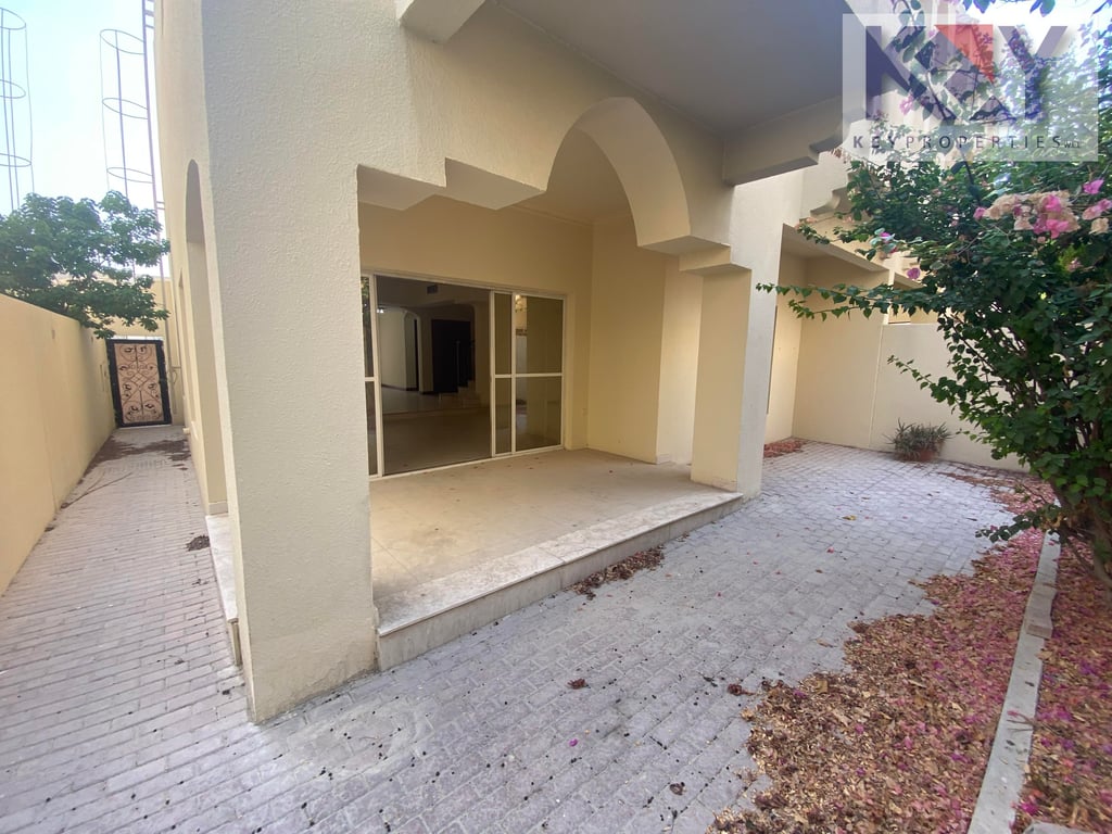 Compound villa 4 bed + Maids + backyard - Villa in Al Waab Street