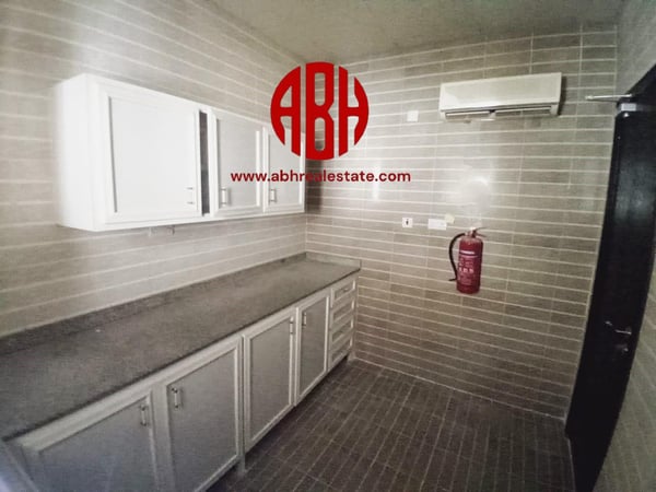 BRAND NEW | SPACIOUS 3 BDR | NEAR SUPERMARKET - Apartment in Al Tabari Street