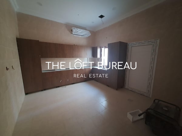 Spacious 8-Bedroom Family Mansion with Elevator and Private Pool - Villa in Lusail City