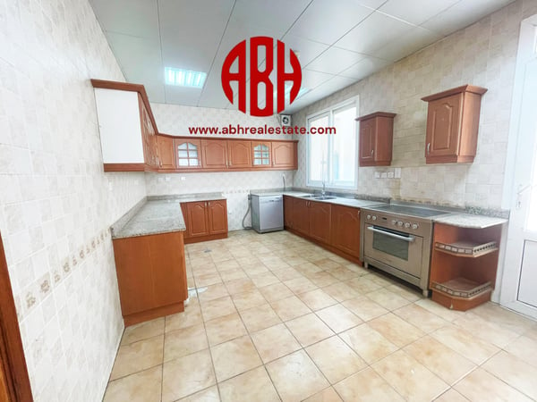 HUGE LAYOUT 3 BEDROOMS VILLA  | AMAZING AMENITIES - Villa in Al Nasr Street