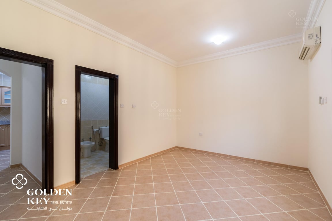 Great Design ✅ Large - Spacious | Semi Furnished - Apartment in Old Airport Road