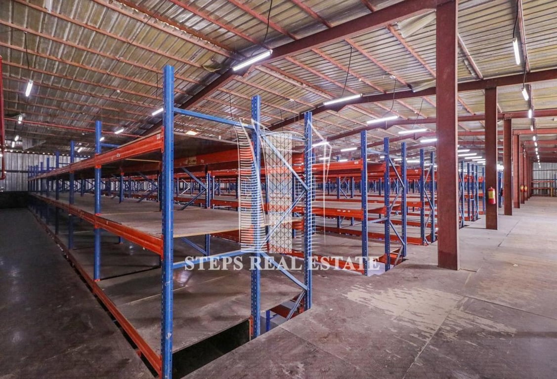 Equipped with Racking System Spacious Warehouse