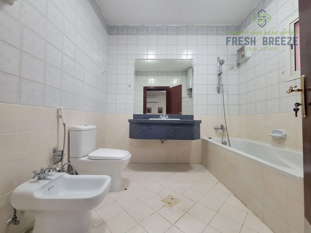 Luxurious 1Bedroom Apartment available prime Location in Old Airport