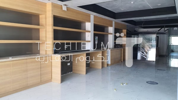 THREE STOREY SHOWROOM, PERFECT FIT FOR A RESTAURANT - ShowRoom in Salwa Road