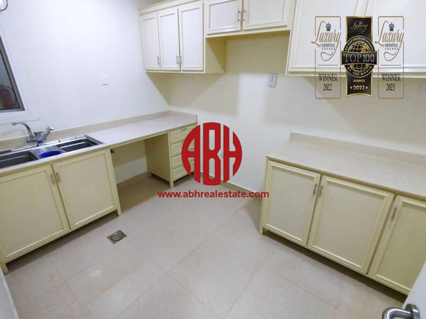 AMAZING DEAL | SPACIOUS 2 BEDROOMS | 1 MONTH FREE - Apartment in Al Nasr Street