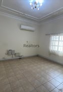 Lovely Service villa in Abu Hamour For Rent - Villa in Wholesale Market Street