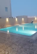 Compound villa 5 bed + backyard in Gharrafa - Villa in Al Hanaa Street