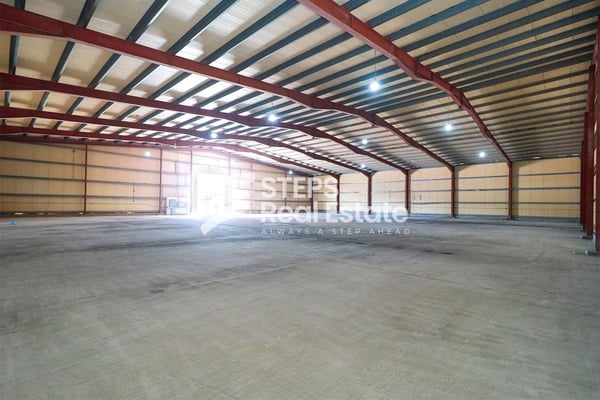 1400 SQM Spacious Warehouse with Rooms - Warehouse in East Industrial Street