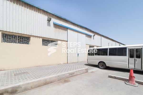 550 sqm Warehouse with Office for Rent - Warehouse in Industrial Area 4