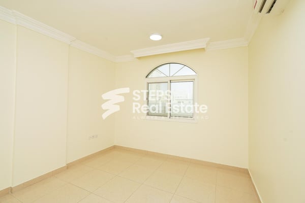 2 BHK Apartment w/ Maid's Room in Al Nasr - Apartment in Al Nasr Street