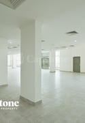 SPACIOUS SHOWROOM WITH OFFICES | FITTED - ShowRoom in Najma Street