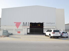 Amazing warehouse & staff accomm. for sale - Warehouse in Industrial Area