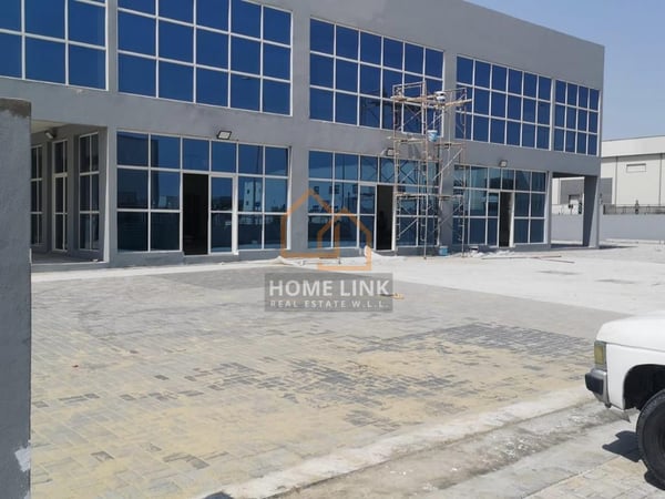 Store+ Office+ Accommodation Workers in Al Wakrah - Whole Building in East Industrial Street