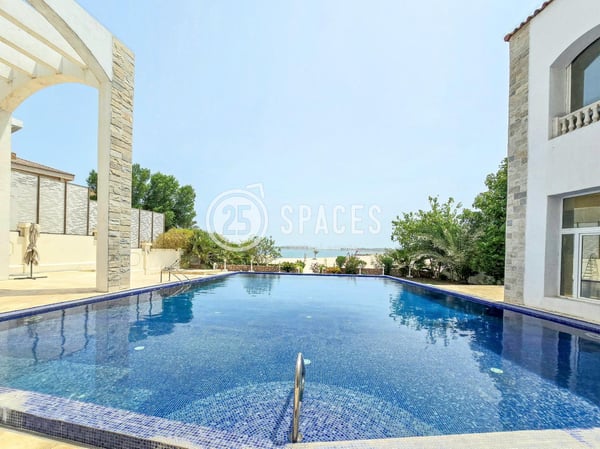 Luxurious Five Bdm Beachfront Villa Infinity Pool - Villa in Bahri Villas