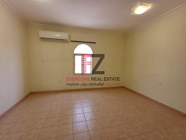 Calm and spacious villa| 03 BR| With Amenities - Villa in Al Hilal