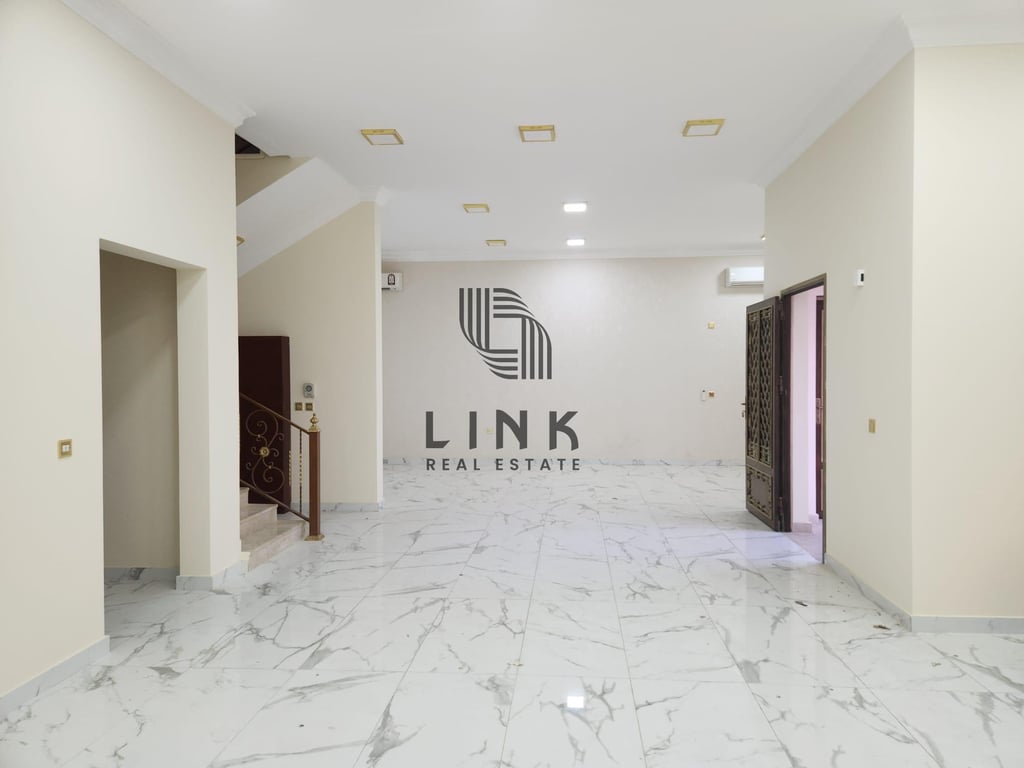 Five Beds Standalone Villa Great Location Villa in Old Airport Road