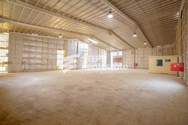 Huge Open Yard with 750 SQM Store & Rooms - Warehouse in Industrial Area