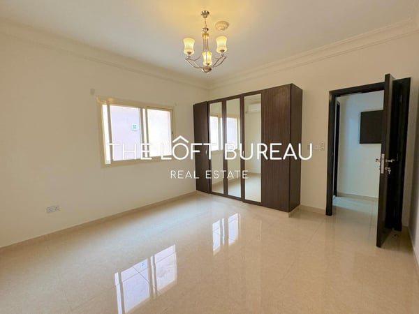 Spacious 4 bedroom plus maids, great compound - Villa in Abu Sidra