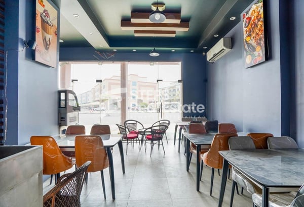 Fully Equipped Restaurant for Rent in Al Wukair - Shop in Al Wukair